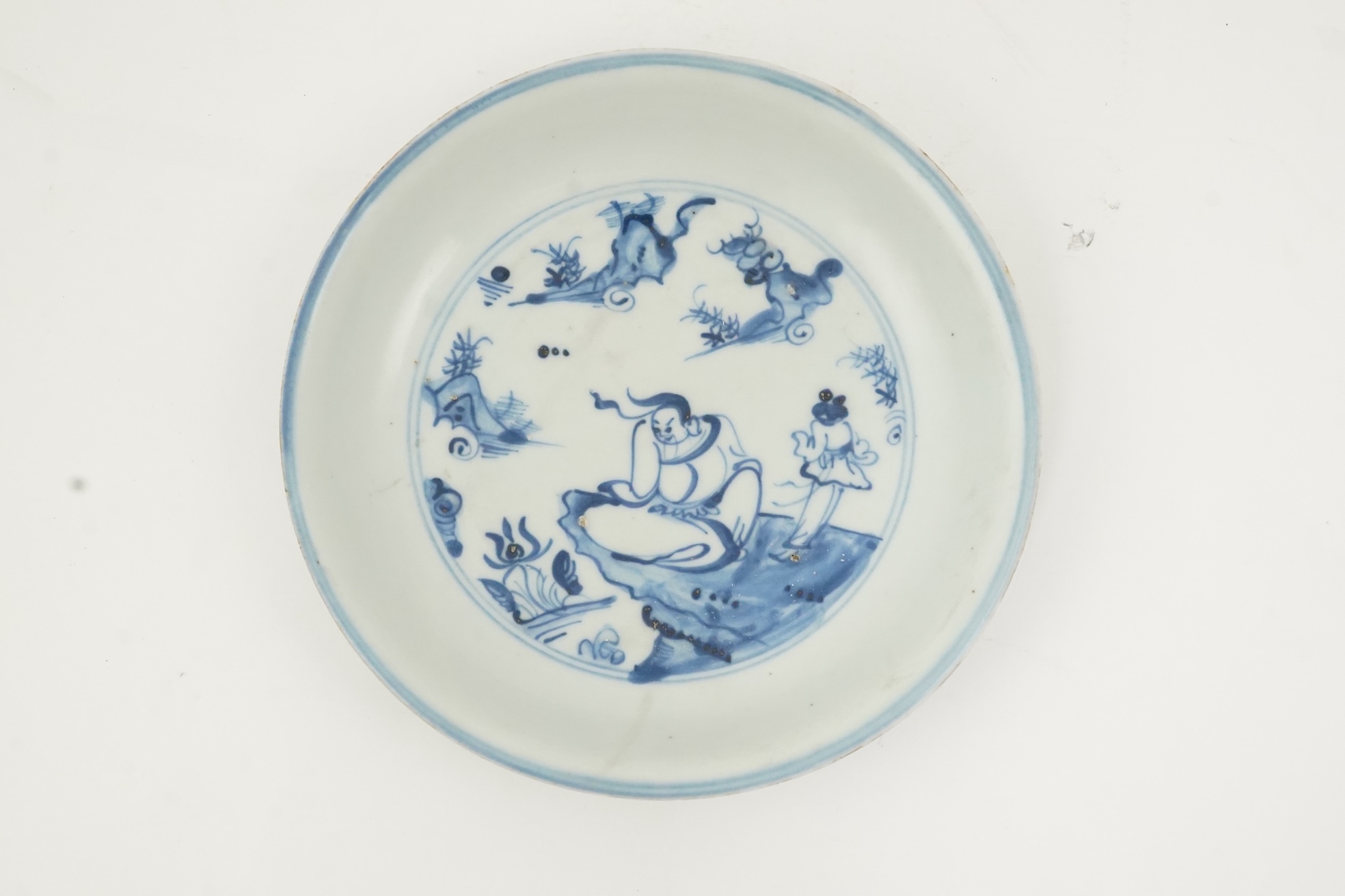 A Chinese Ming blue and white saucer dish, 16th century